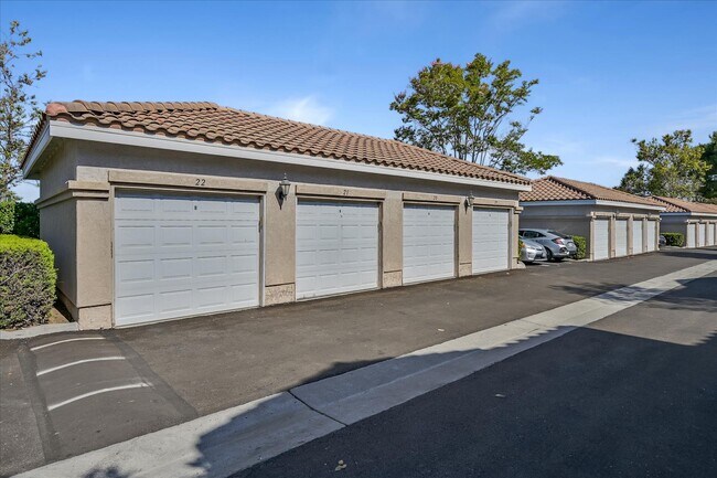 Building Photo - 10820 Sabre Hill Dr