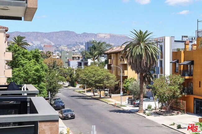 Building Photo - 807 N Hudson Ave