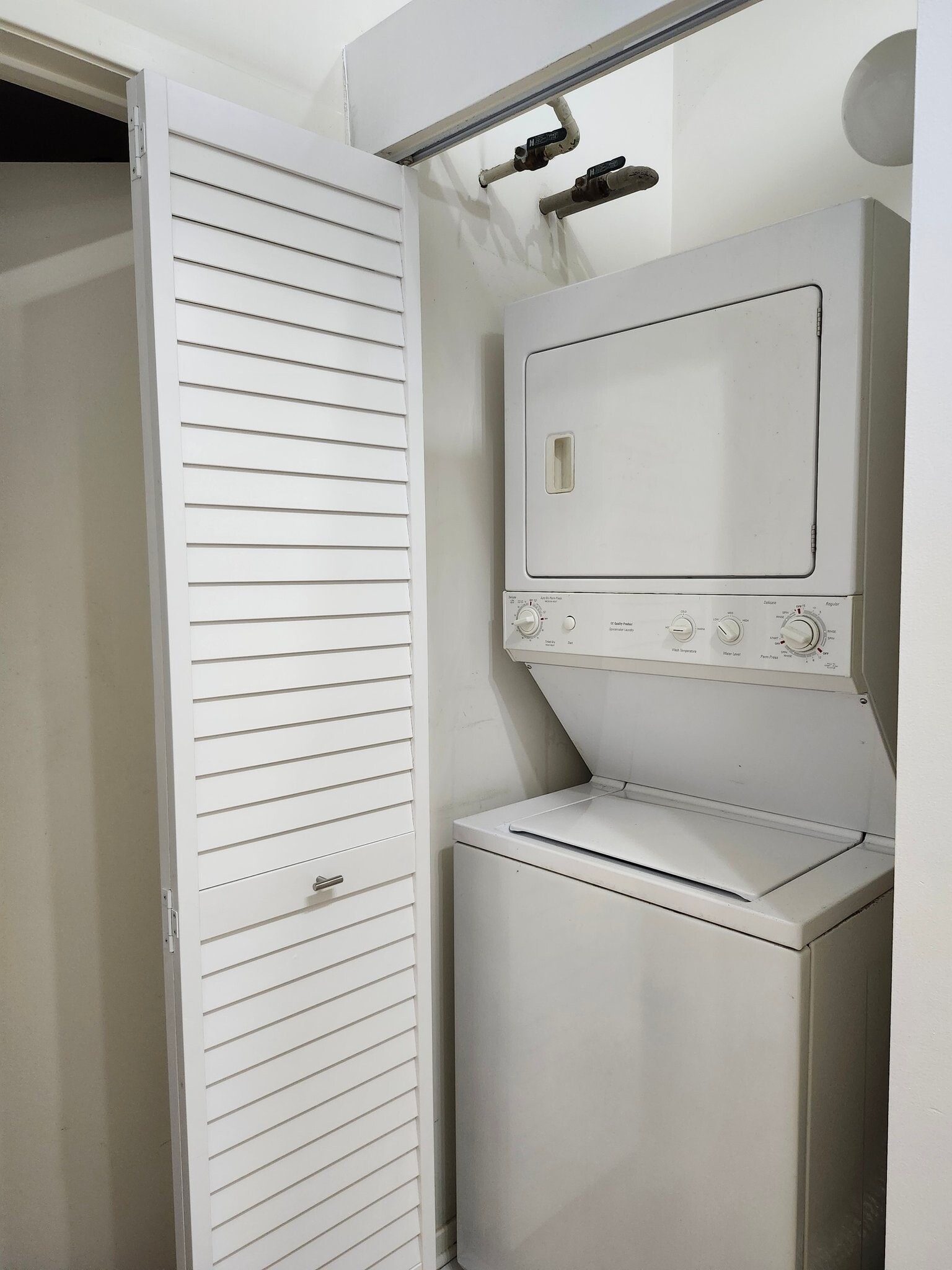 Building Photo - 1525 S Sangamon St