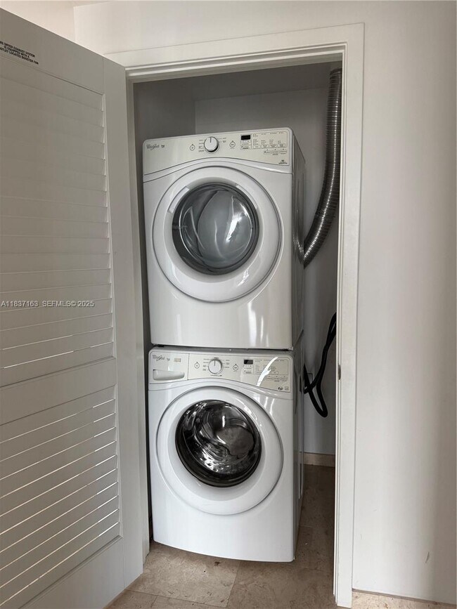 Building Photo - 68 SE 6th St