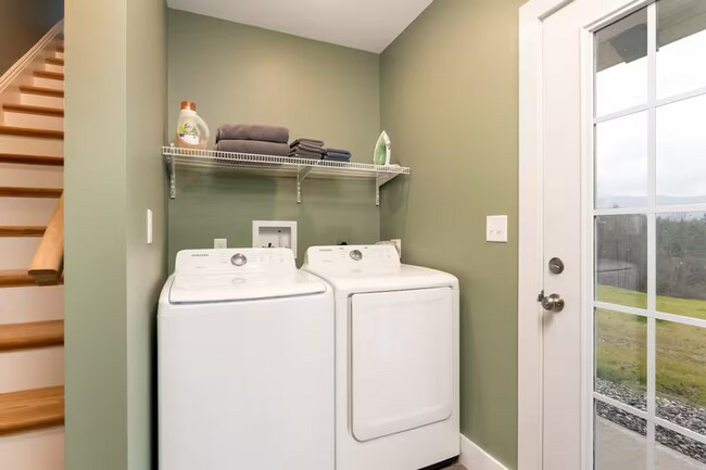 Building Photo - 4 Bedroom in Waterbury, VT Available NOW (Furnished + Utilities included)