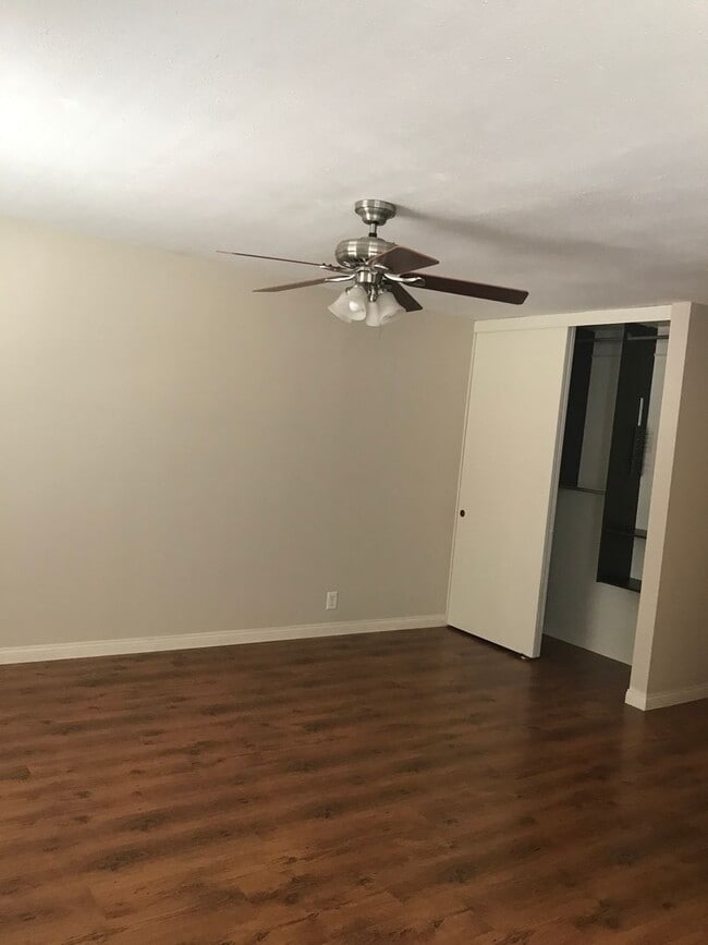 Building Photo - 2 BEDROOM/2BATH TOWN HOUSE STYLE CONDO IN ...