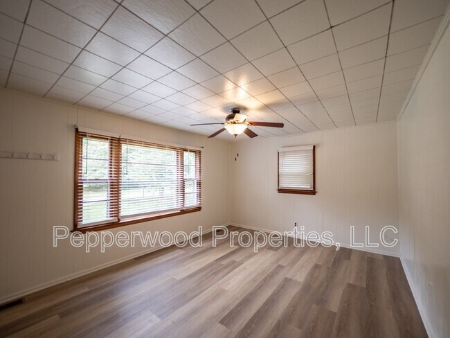 Building Photo - 410 Peachtree Ln