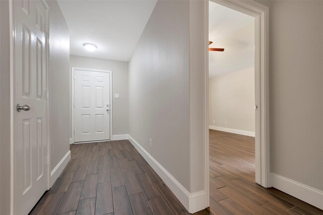 Building Photo - 10439 Hamlet Vale Ct