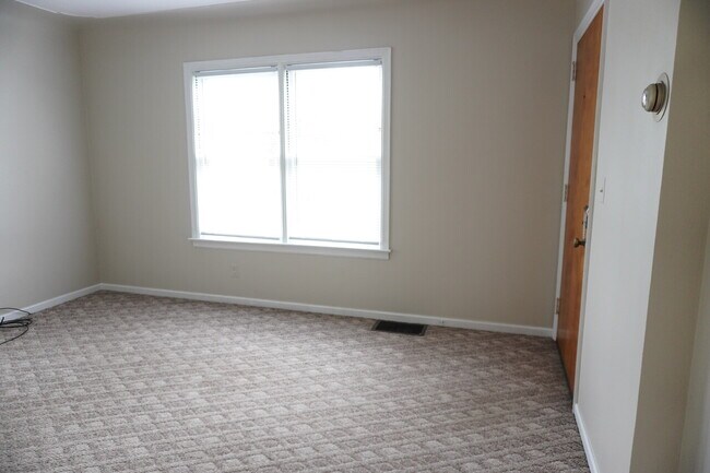 Building Photo - 425
