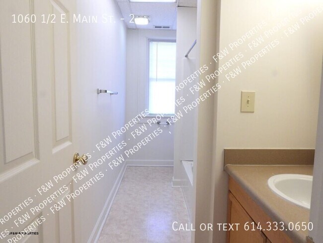 Building Photo - 1060 1/2 E. Main St.-2