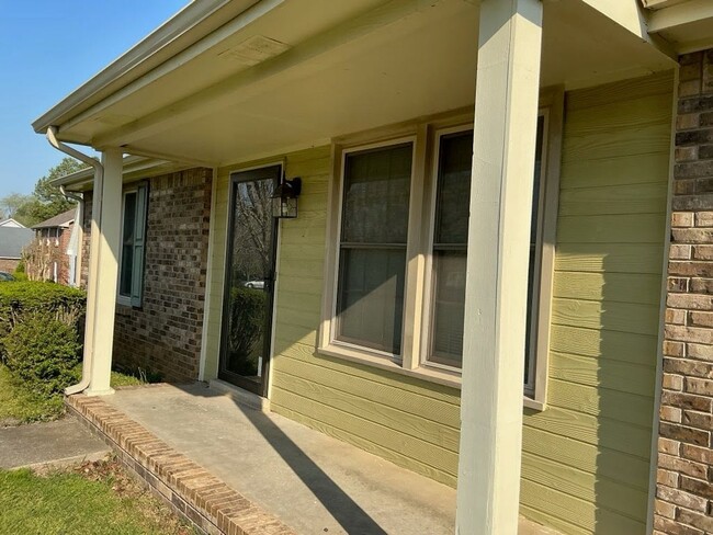 Building Photo - 2157 Watertown Pl