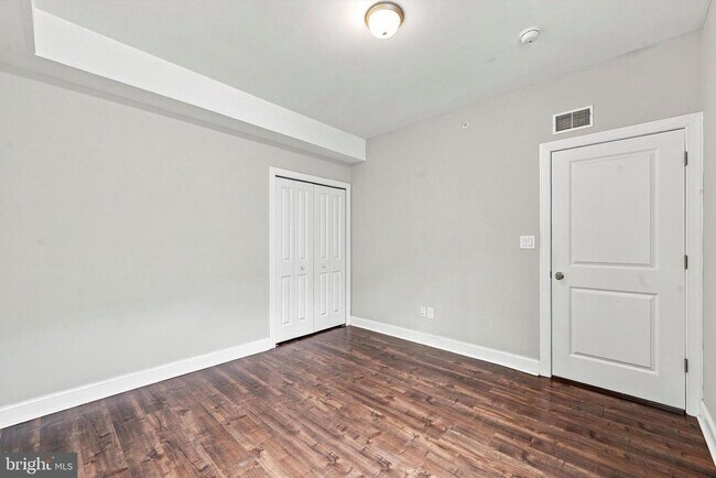 Building Photo - 1222 N 7th St