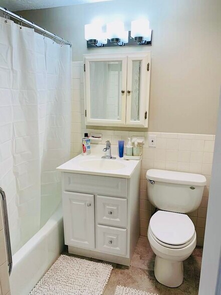 Building Photo - 39 Pleasant St