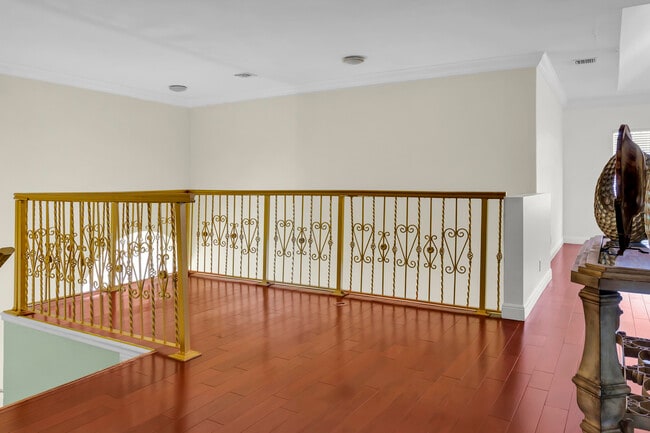 Building Photo - 12121 70th Pl N