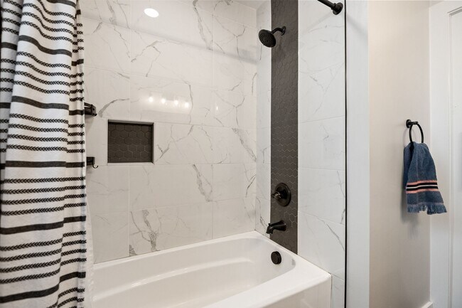 Building Photo - Cute 3BR Cottage in East Durham!  Available Now!