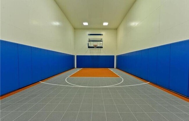 Building Photo - FULLY UPGRADED TWO BEDROOM IN LUXURIOUS COMPLEX!