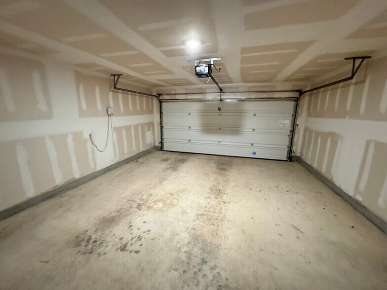 Building Photo - 13838 Ostrich Run