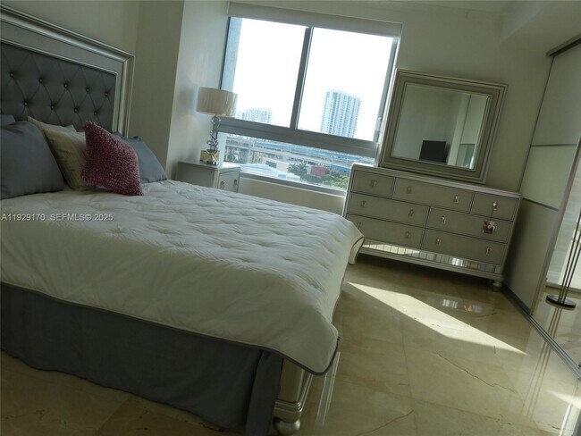 Building Photo - 90 SW 3rd St