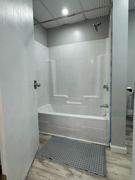 Building Photo - 152 Broadway