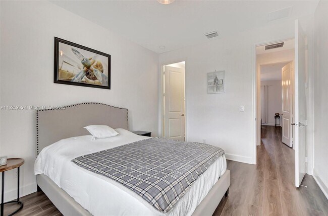 Building Photo - 6657 Quiet Wave Trl