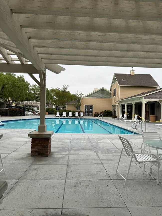Building Photo - Modern 3 Bed | 2.5 Bath Home in Tustin Field