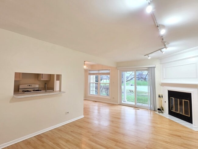 Building Photo - 1376 Longacre Ln