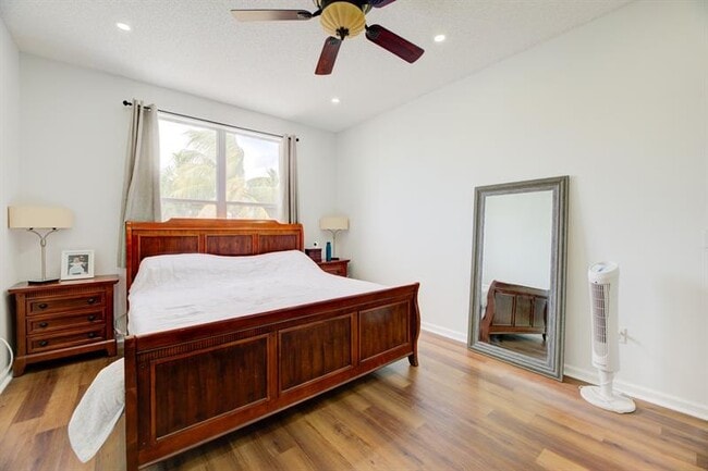 Building Photo - 724 NW 155th Terrace