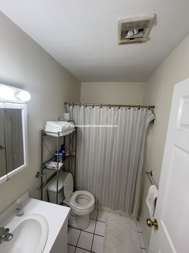 Building Photo - 550 E 3rd St