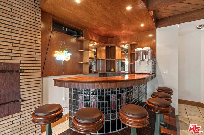 Building Photo - 3200 Oakley Dr