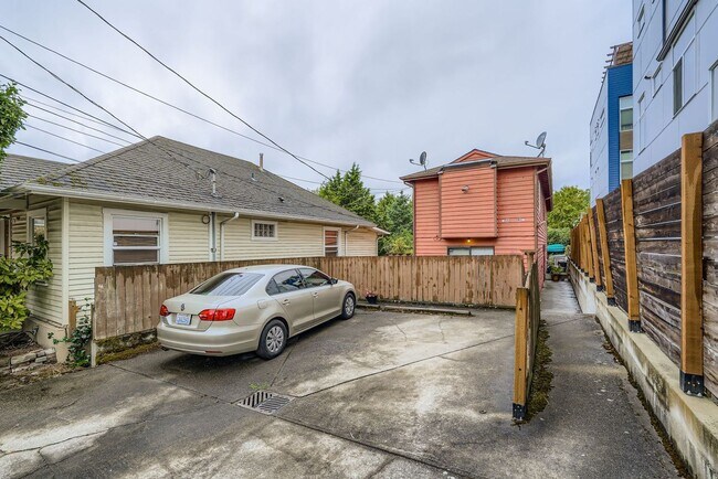 Primary Photo - 927 28th Ave S