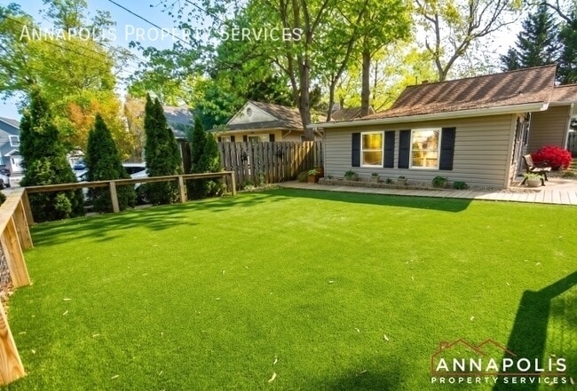 Building Photo - 16 Elm Rd