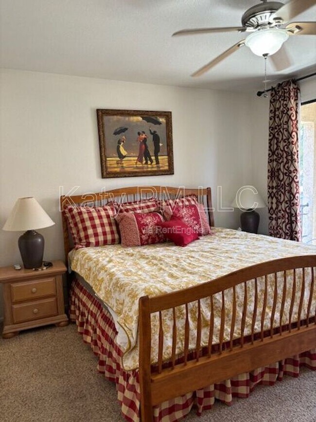 Building Photo - 9708 E Vía Linda