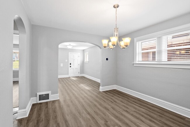 Building Photo - Flockin' Cute House