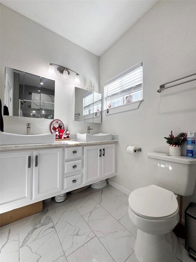 Building Photo - 9405 Arvin St