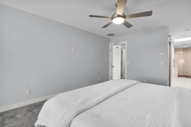 Building Photo - "Coastal Comfort Awaits: Spacious 3-Bed, 3-Bath Furnished Retreat in Moss Creek on the Marsh!"