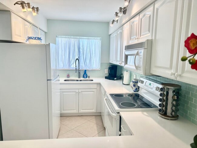 Building Photo - 420 Celestial Way