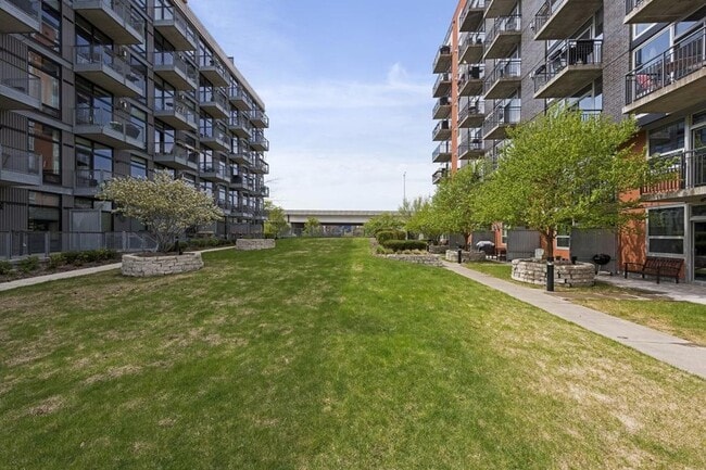 Building Photo - 730 N 4th St