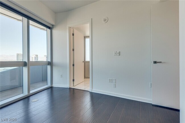 Building Photo - 4471 Dean Martin Dr