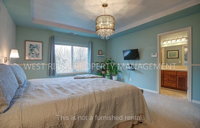 Building Photo - 3072 SE Kingswood Ave