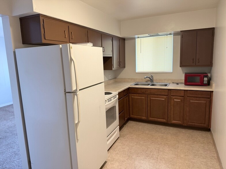Building Photo - 1486 S 700 E
