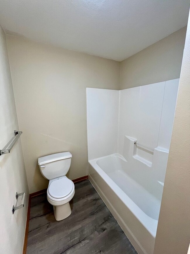 Building Photo - Condo For Rent!