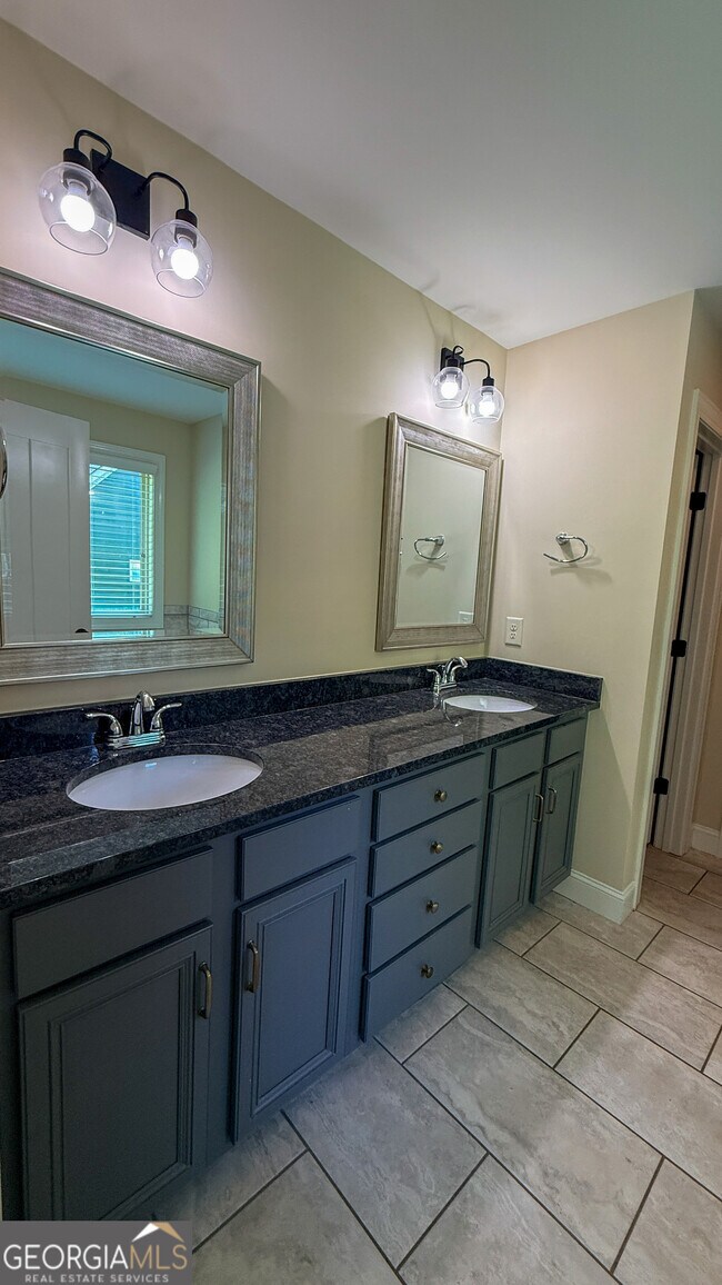 Building Photo - 338 Brookstone Dr