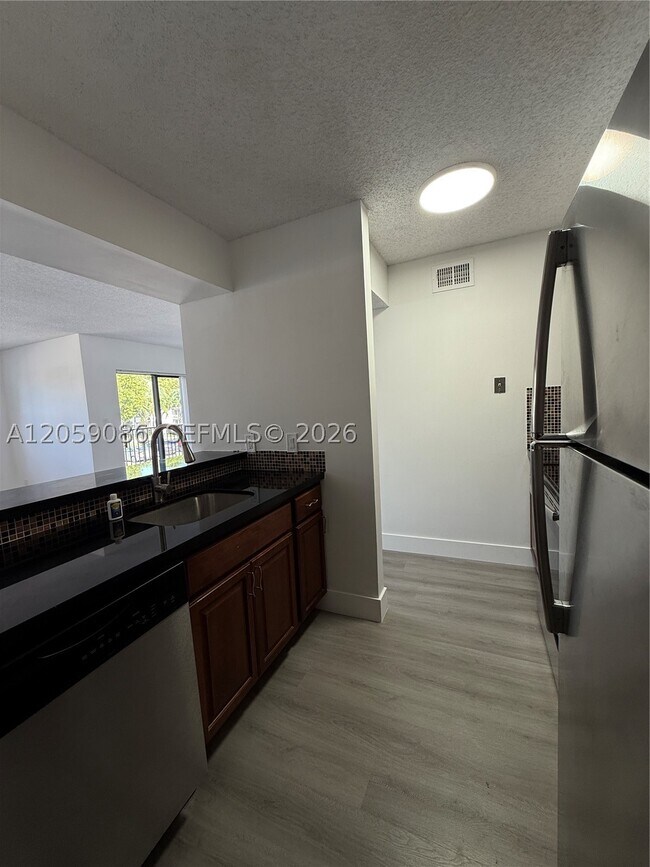 Building Photo - 510 S Park Rd