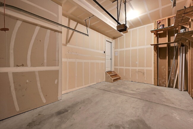 Building Photo - $1,850-3 Bed 3.5 Bath townhome in CO Sprin...