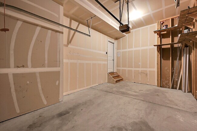 Building Photo - $1,995-3 Bed 3.5 Bath townhome in CO Sprin...