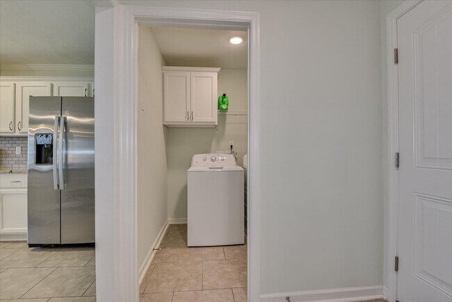 Building Photo - 1203 Belgrove Dr