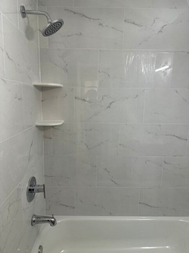 Building Photo - 10619 Weymouth St