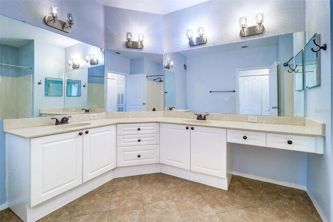 Building Photo - 2722 Via Tivoli