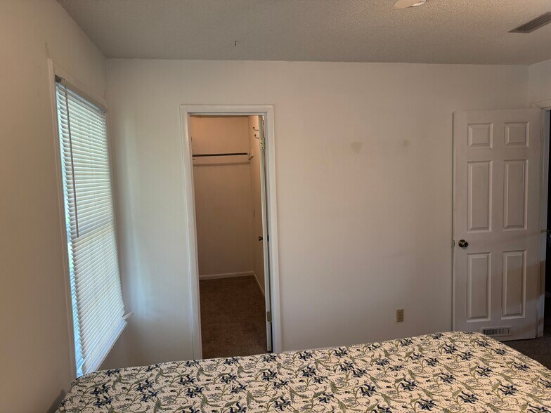 Bedroom 2 - 400 Colonial Dr