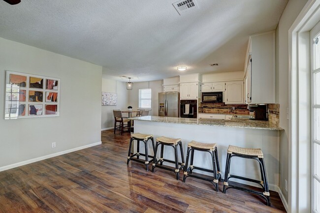 Building Photo - Turnkey Gem: Fully Furnished 5-Bedroom Hom...