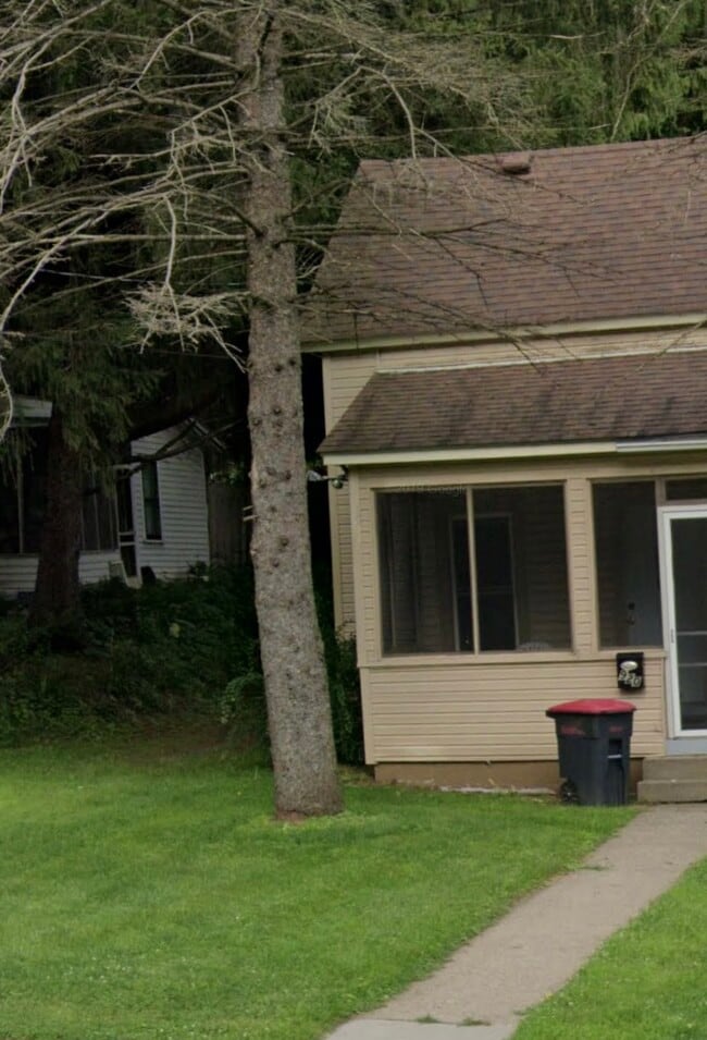 Building Photo - 820 West Ave