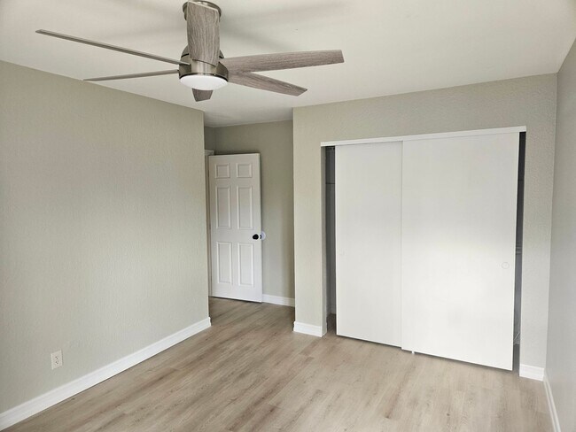 Building Photo - Beautiful 3 Bedroom 2 Bathroom Unit