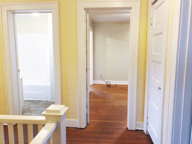 Building Photo - 323 S Eagleson Ave