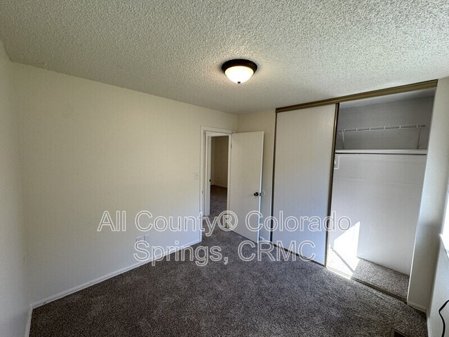 Building Photo - 2713 Hearthwood Ln